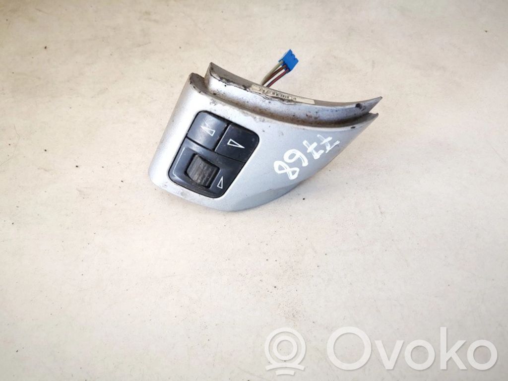 Audi A6 S6 C5 4B Butoane/comutatoare pe volan 