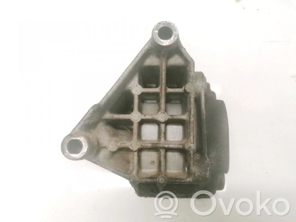 Renault 19 Engine mounting bracket 