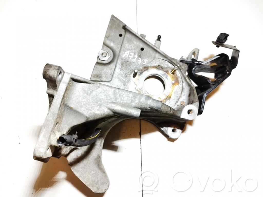 Opel Insignia A Engine mounting bracket 