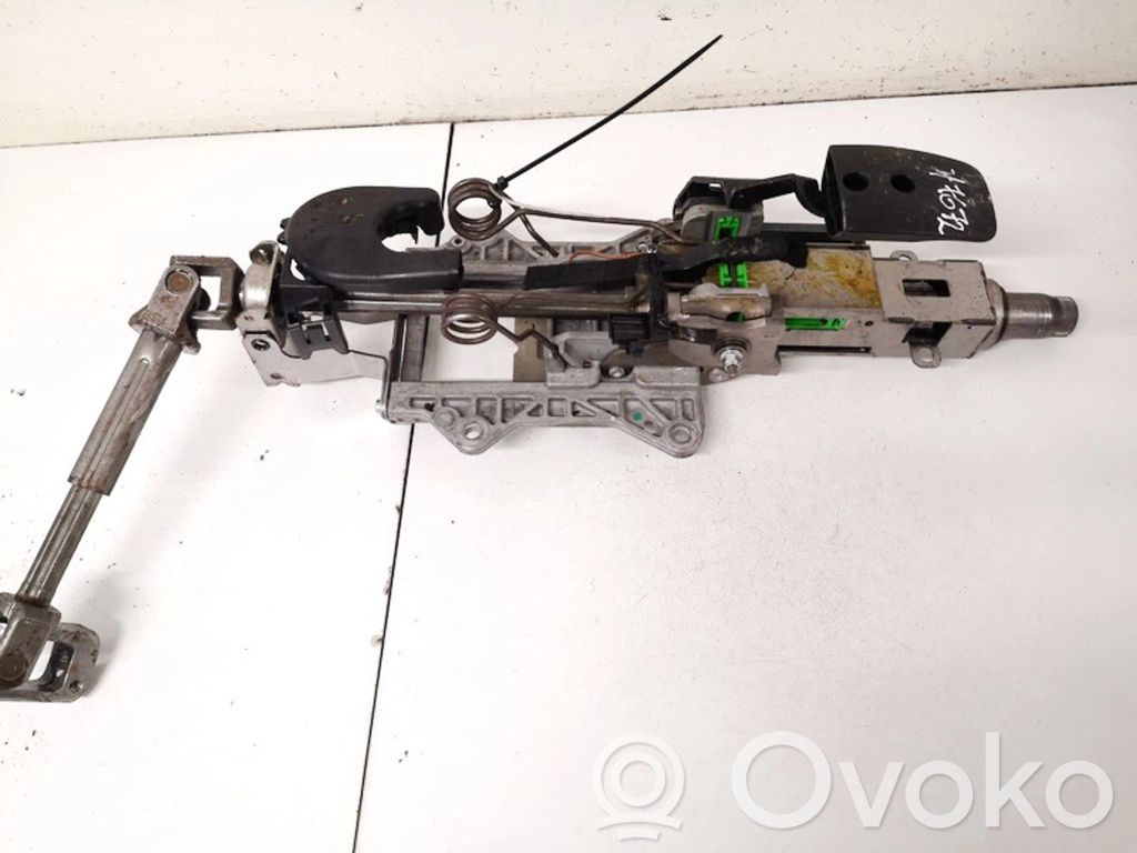Volkswagen Golf V Ohjauspyörän akseli 