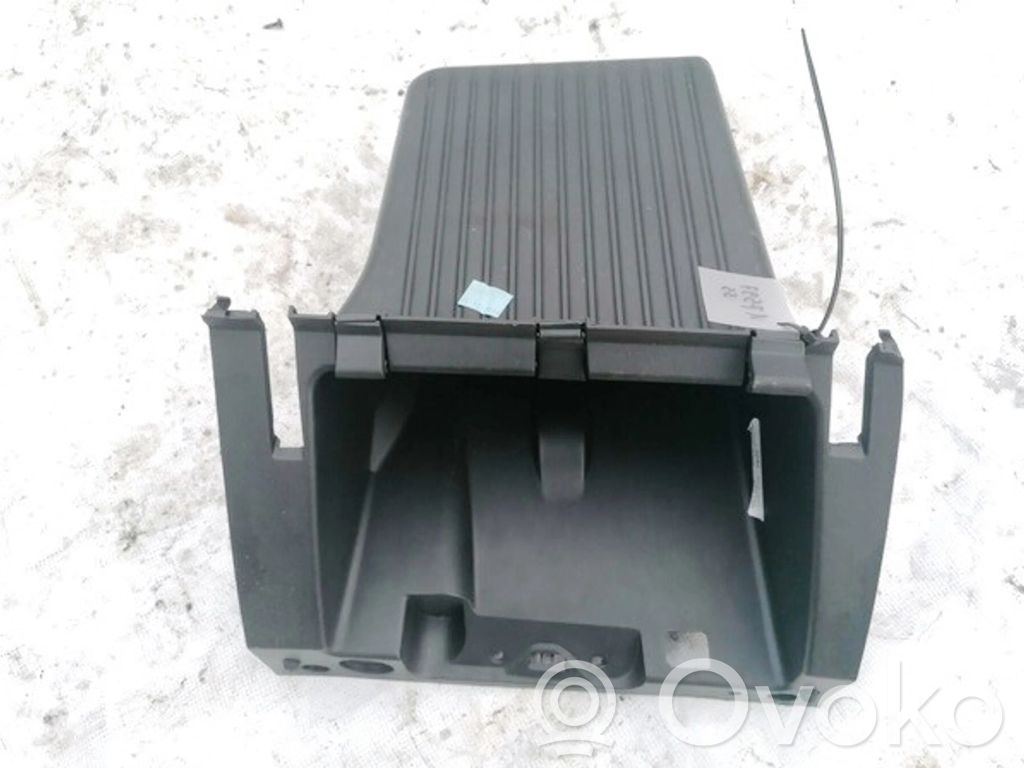 Ford Focus Hansikaslokero 