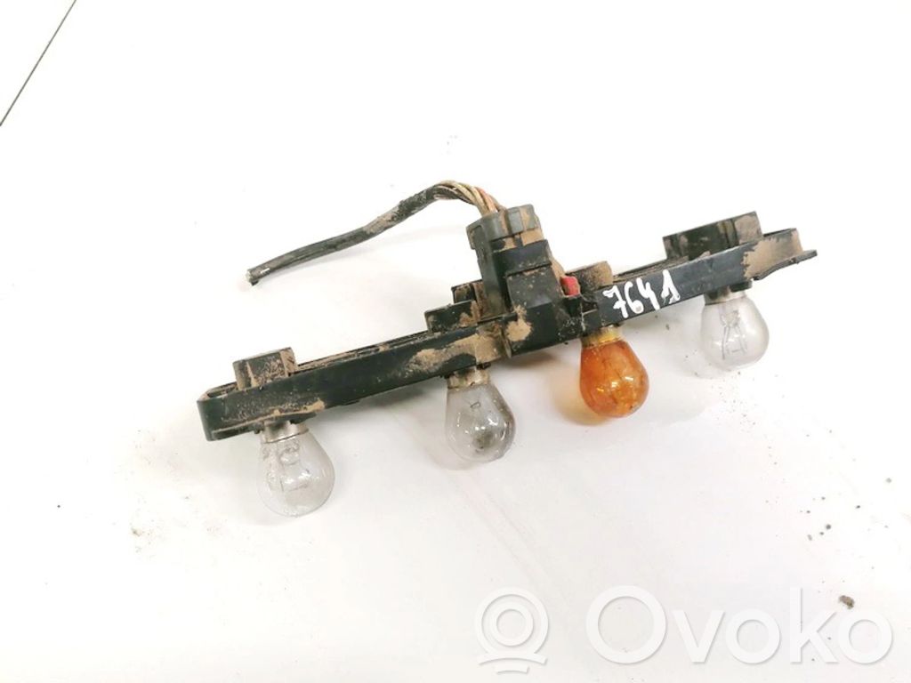 Porte ampoule de feu arrière