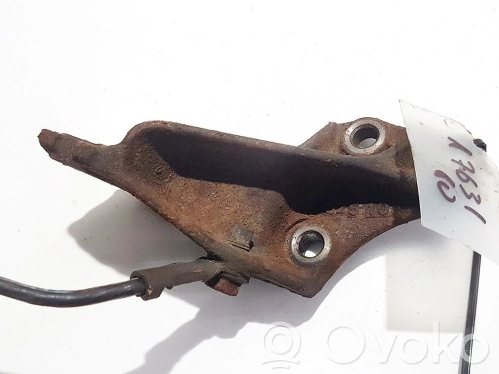 Toyota Yaris Engine mounting bracket 