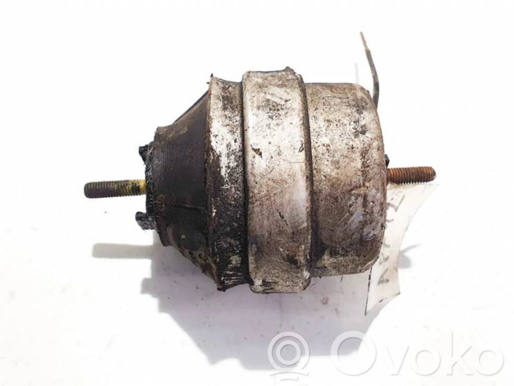 Volkswagen PASSAT B5.5 Supporto di montaggio del motore 