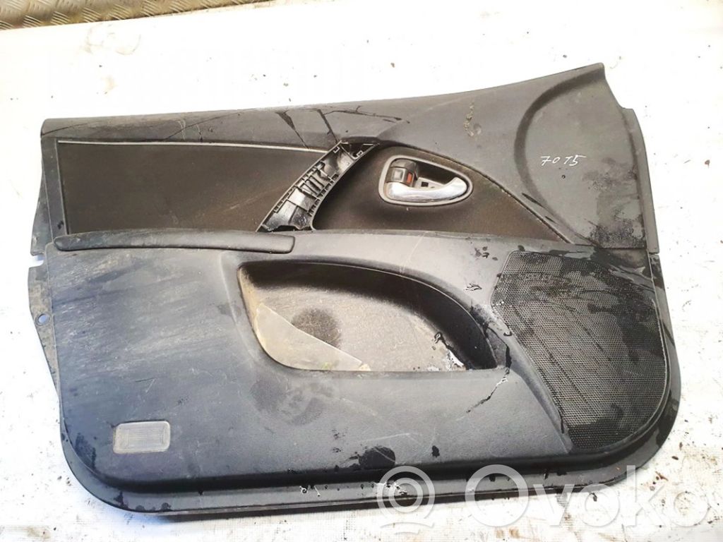 Toyota Avensis T270 Boczki / Poszycie drzwi przednich 