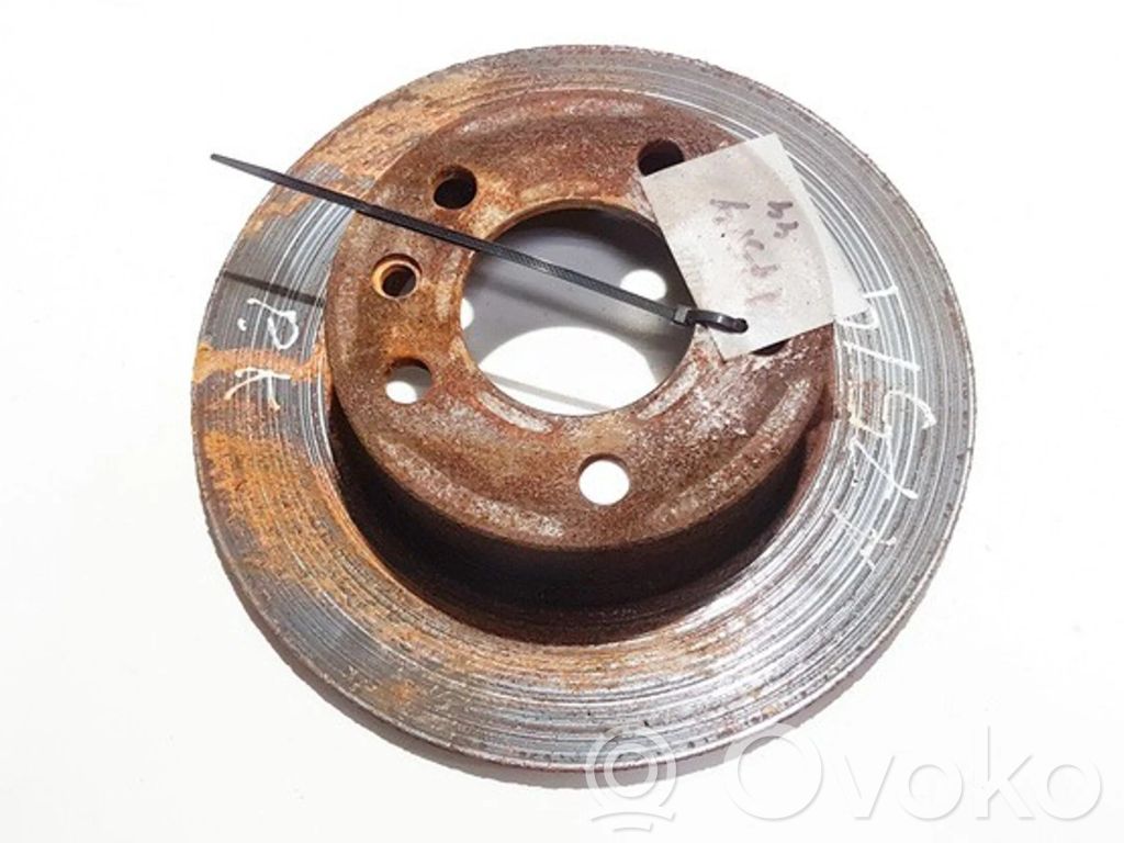 Opel Omega A Etujarrulevy 