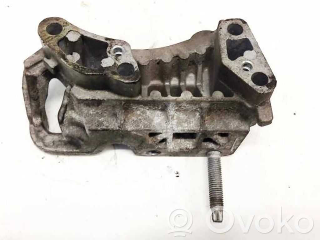 Volvo V60 Engine mounting bracket 