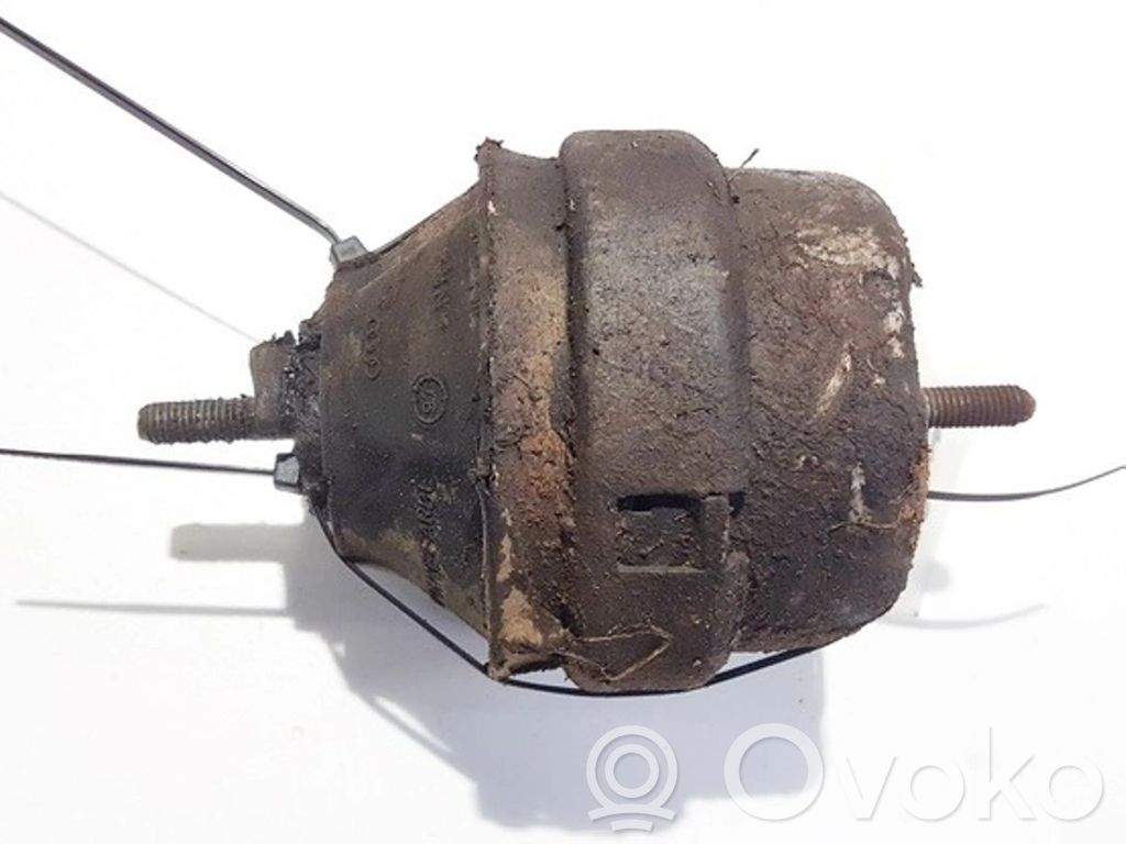 Soporte de montaje del motor   8D0199379J,8D0199379J