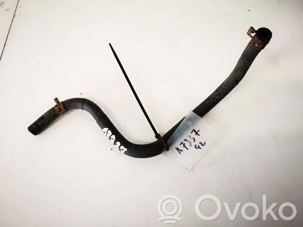 Tuyau de liquide de refroidissement moteur