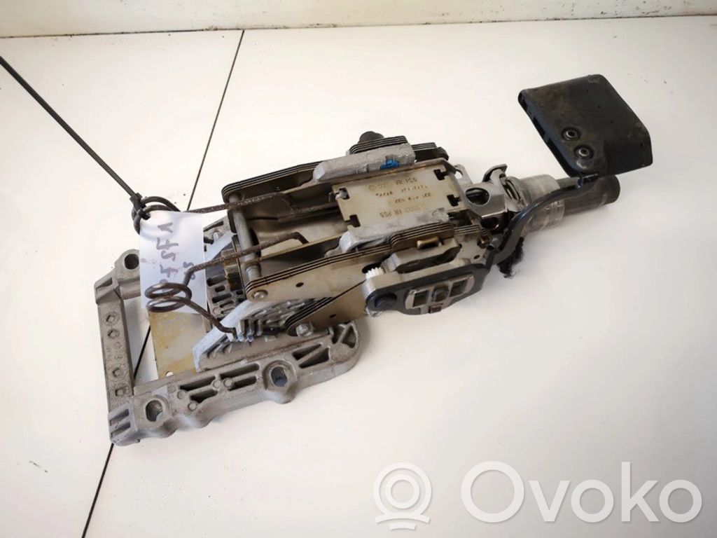 Audi A4 S4 B5 8D Ohjauspyörän akseli 