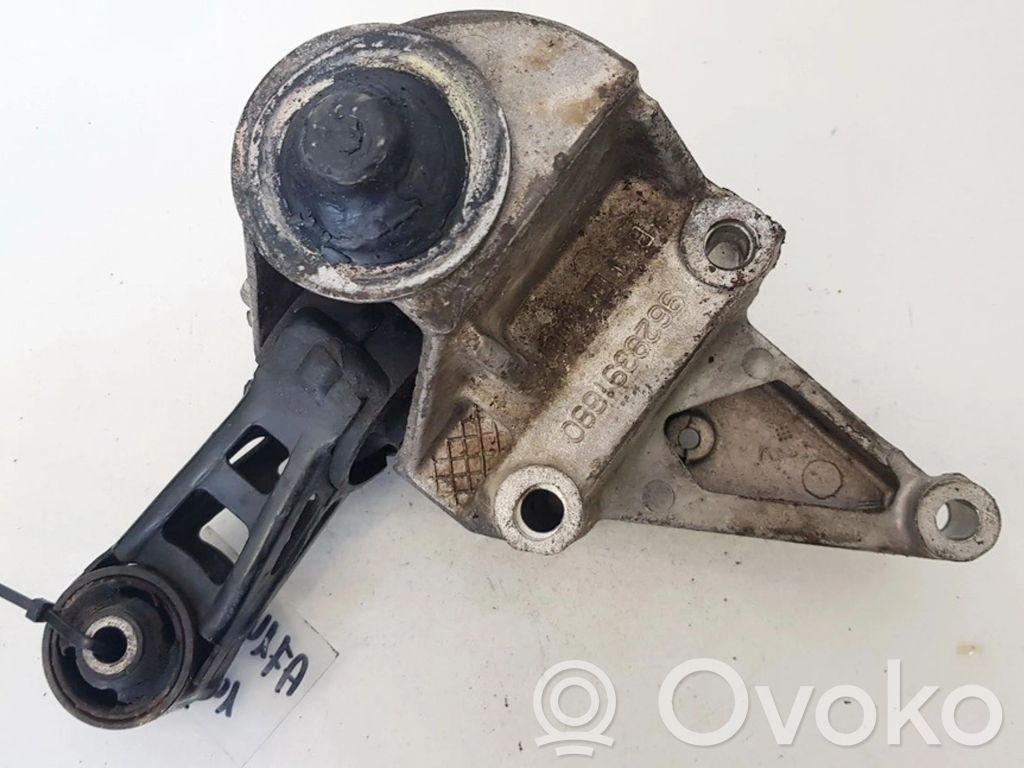 Citroen C5 Engine mounting bracket 