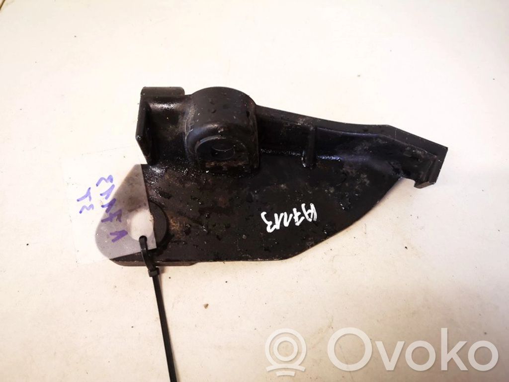Audi 100 S4 C4 Engine mounting bracket 