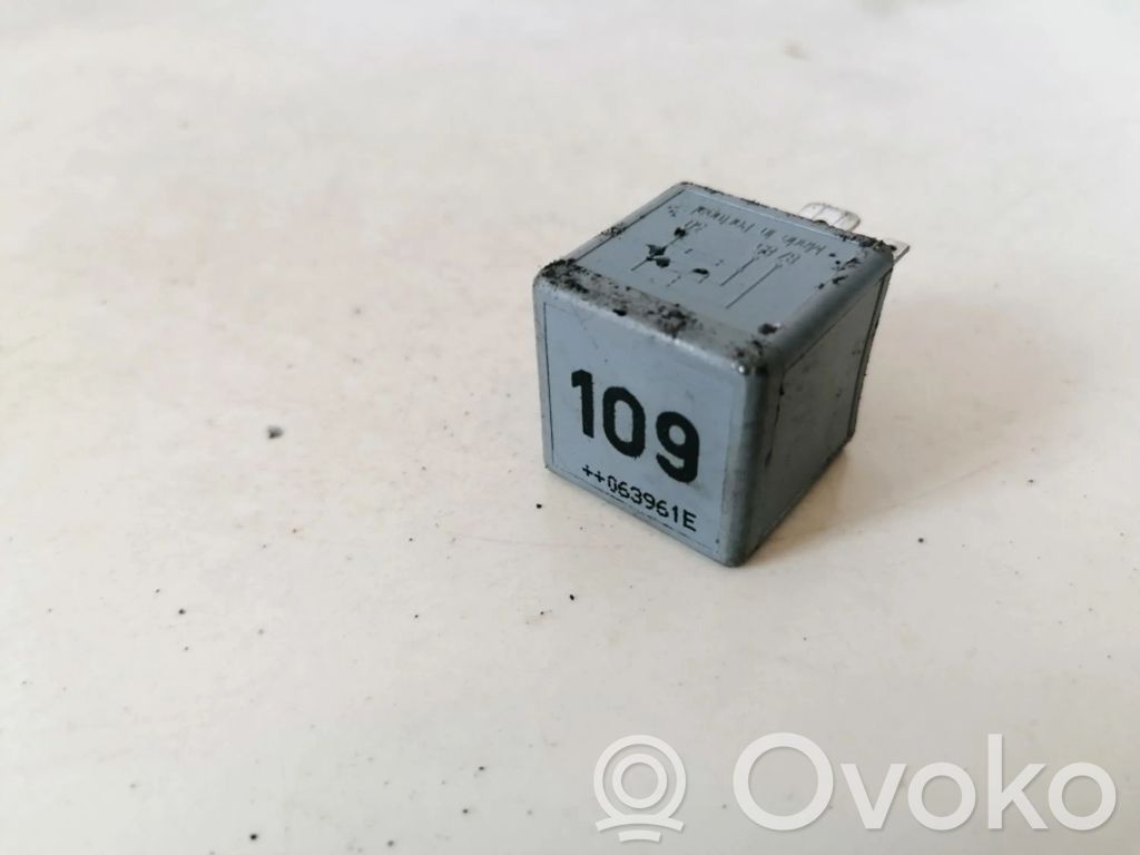 Volkswagen Polo IV 9N3 Autres relais