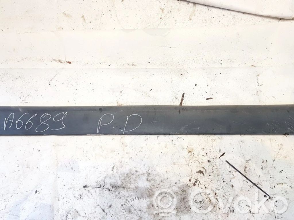 Volkswagen PASSAT B3 Rivestimento della portiera anteriore (modanatura)