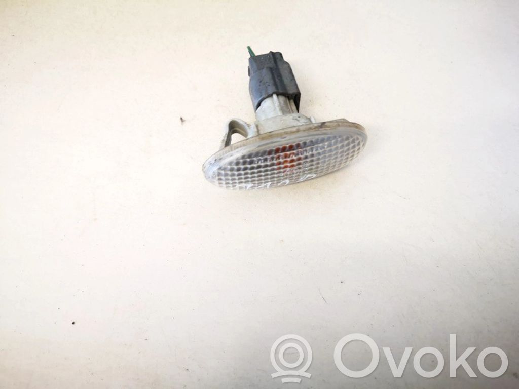 Indicatore di direzione del parafango anteriore   P2829,P2829
