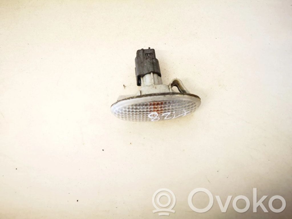 Front fender indicator light   P2829,P2829