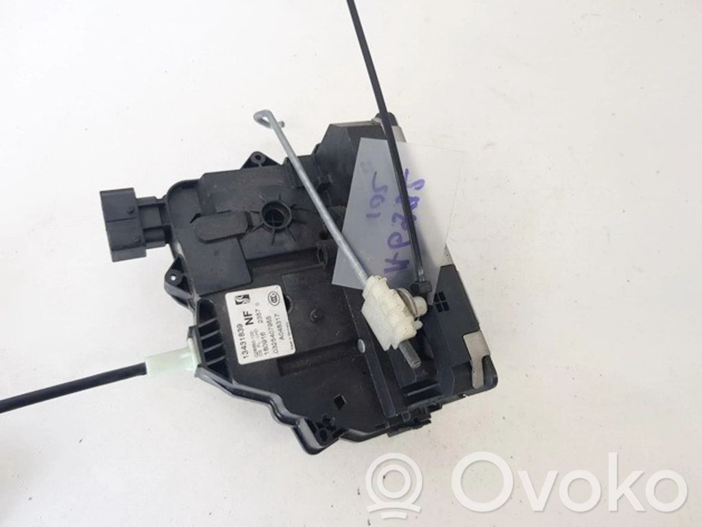 Opel Corsa E Front door lock 