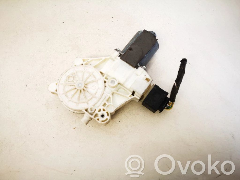 Motor del regulador de la ventanilla de la puerta delantera   0130822287,0130822287