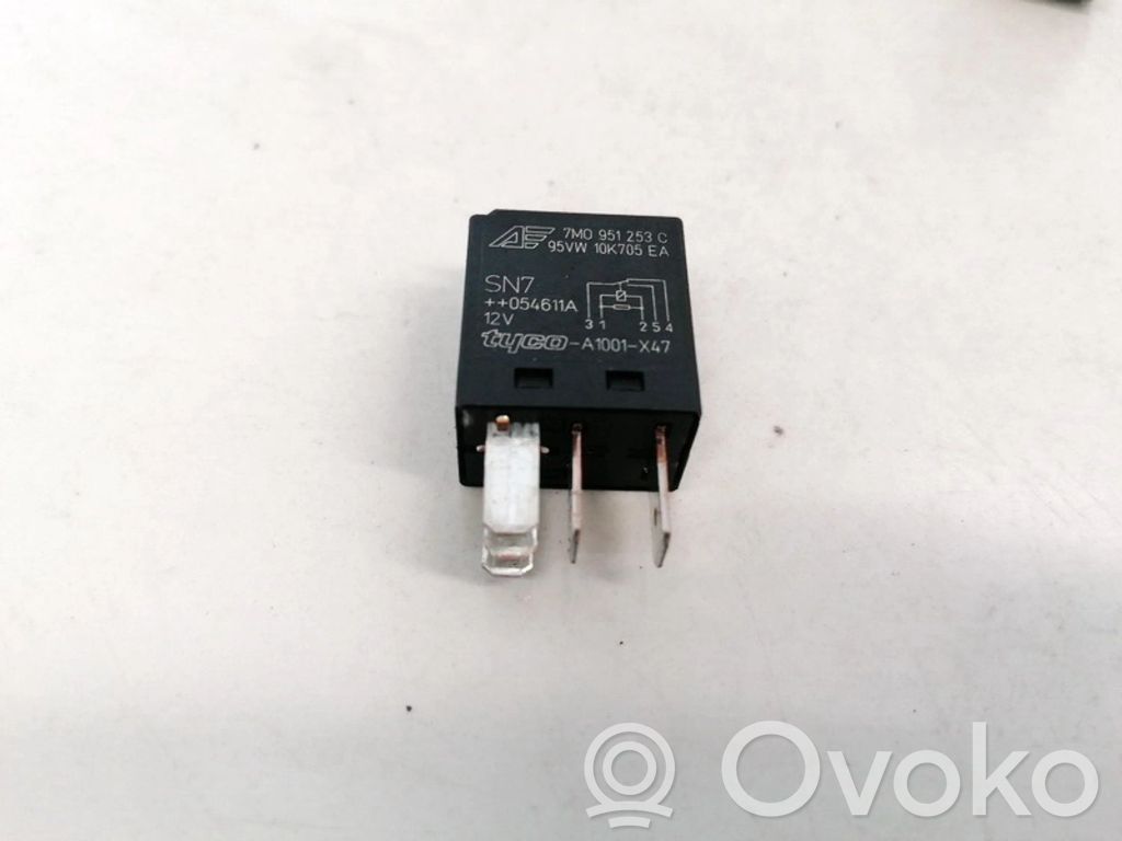 Otros relés   7M0951253C,95VW10K705EA,7M0951253C,95VW10K705EA