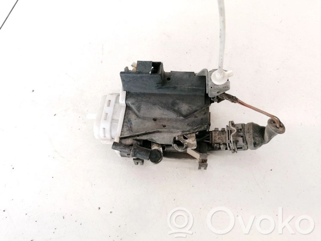 Audi 100 S4 C4 Serratura portiera anteriore 