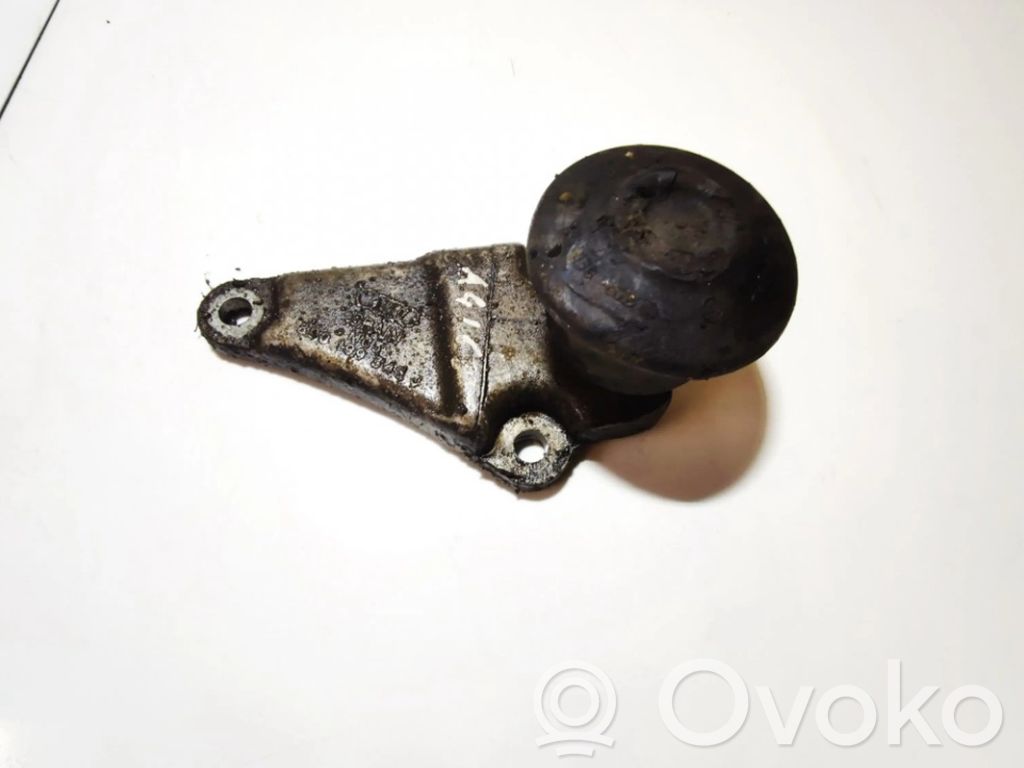 Audi A4 S4 B5 8D Engine mount bracket 
