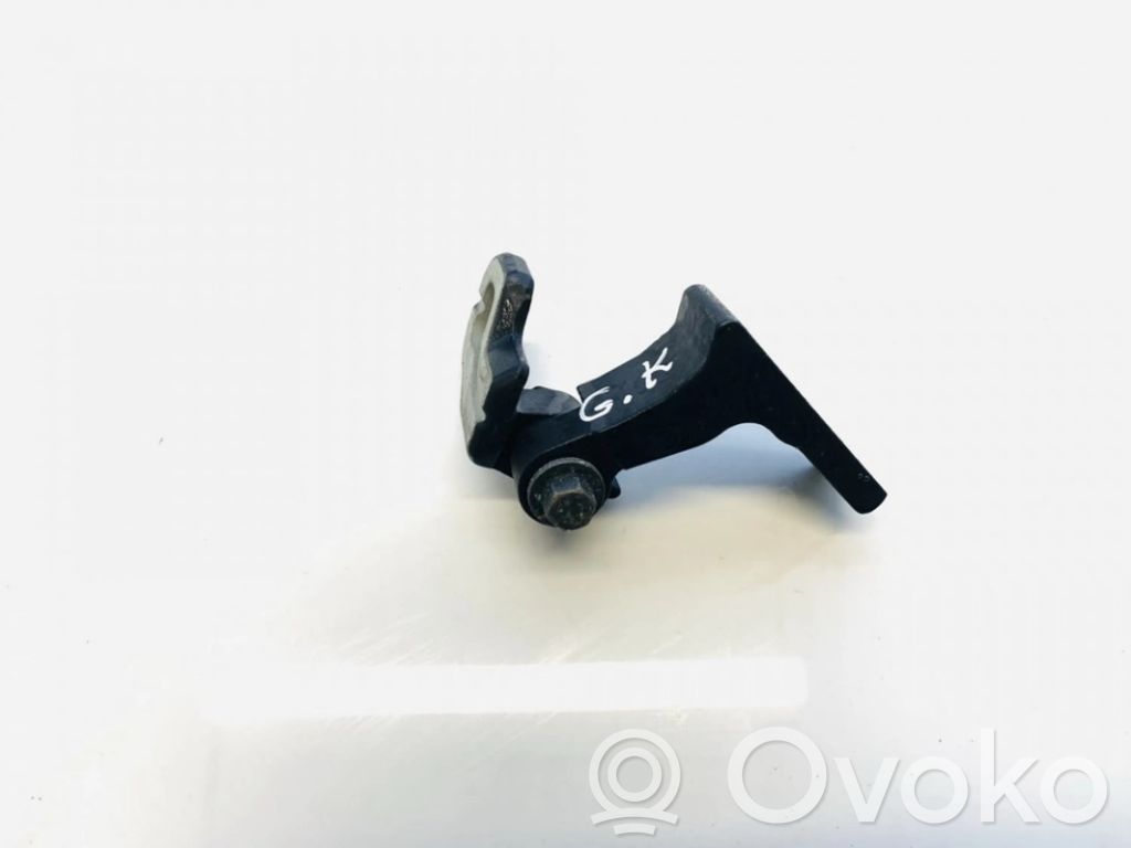 Volvo V40 Takaoven alasarana