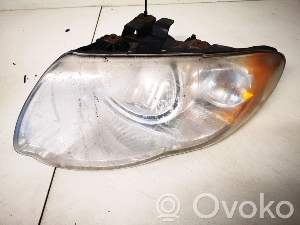 Chrysler Town & Country IV Phare frontale