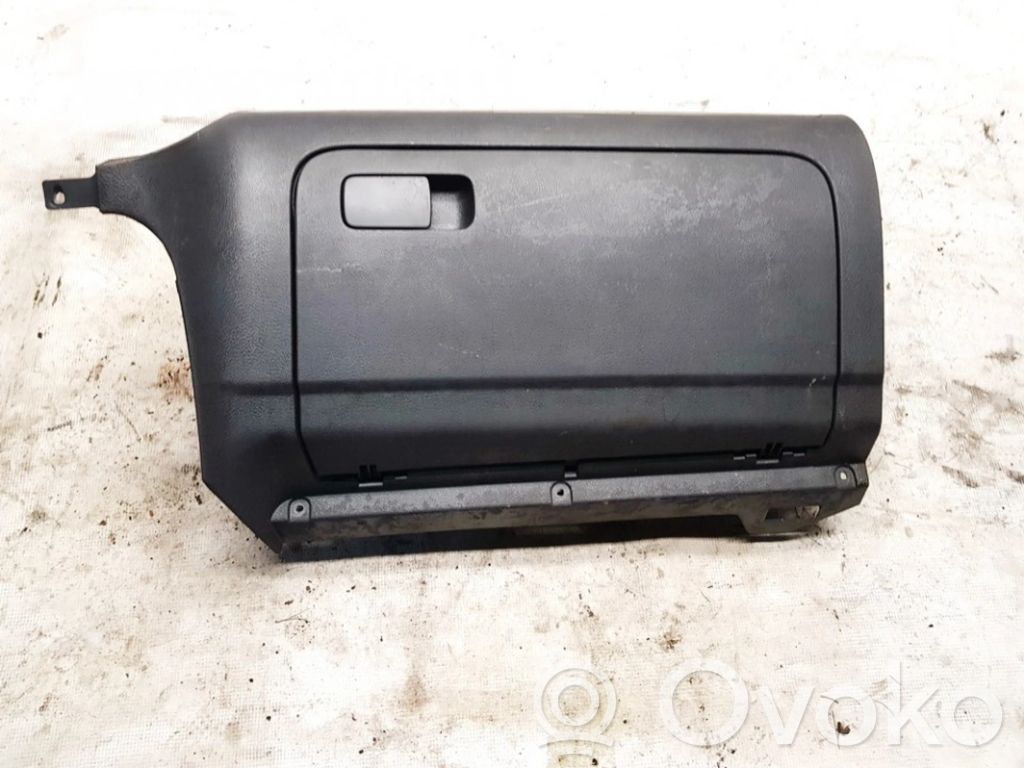 Volkswagen Golf V Cutie mănuși 