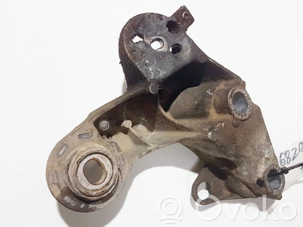 Łapa / Mocowanie silnika   8D0199352H,8D0199352H