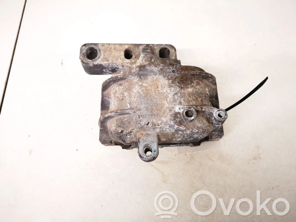 Volkswagen Touran I Wspornik / Mocowanie silnika 