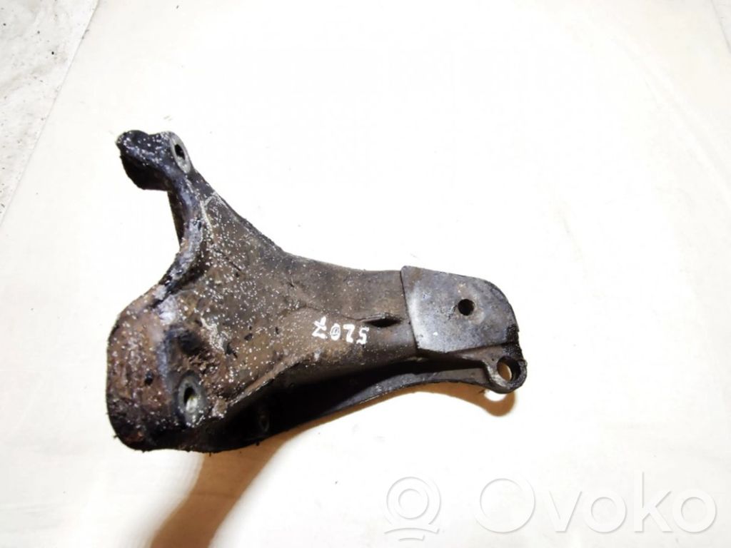 Volkswagen PASSAT B3 Suport motor 
