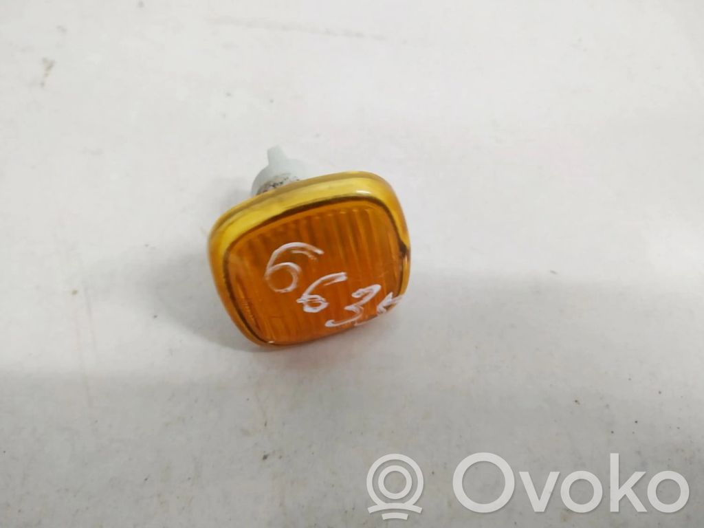 Audi A4 S4 B5 8D Indicatore di direzione del parafango anteriore 