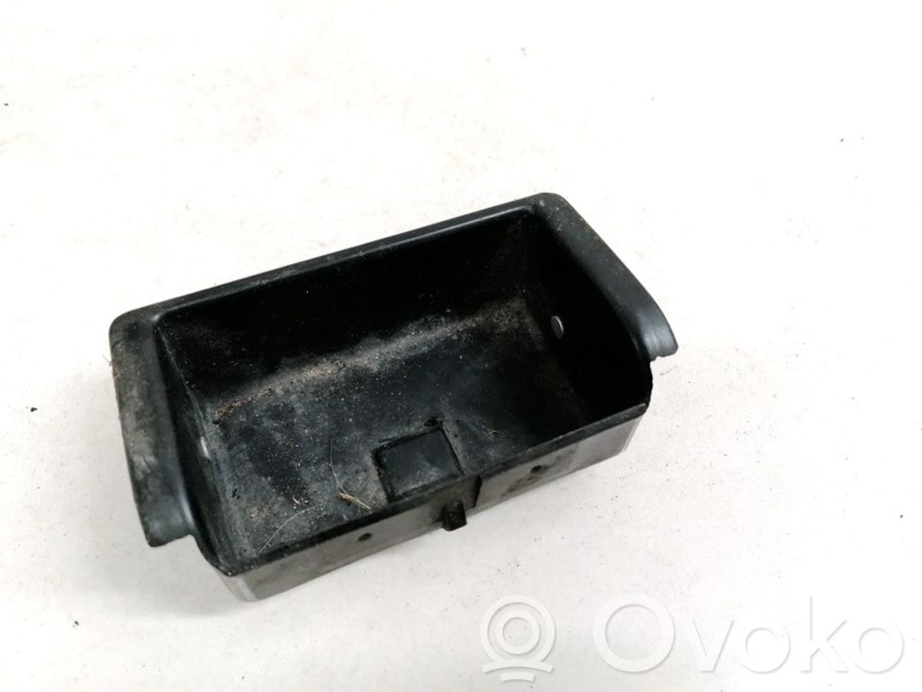 Audi A4 S4 B5 8D Aschenbecher 
