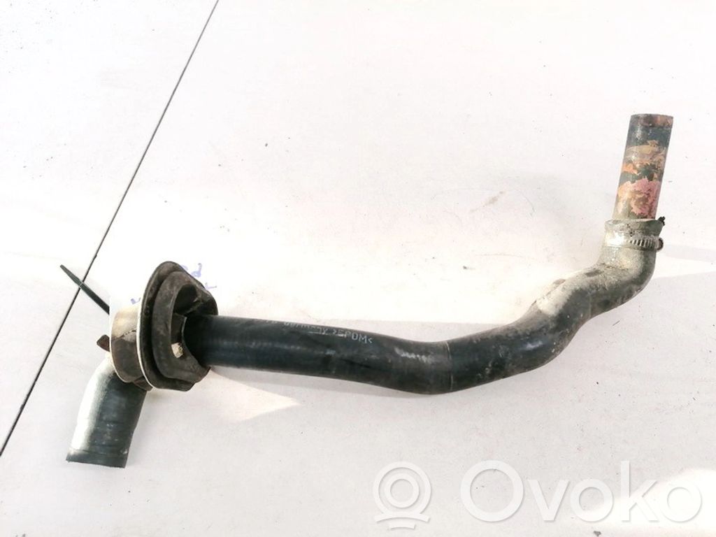 Audi A4 S4 B5 8D Tubo flessibile del liquido di raffreddamento del motore