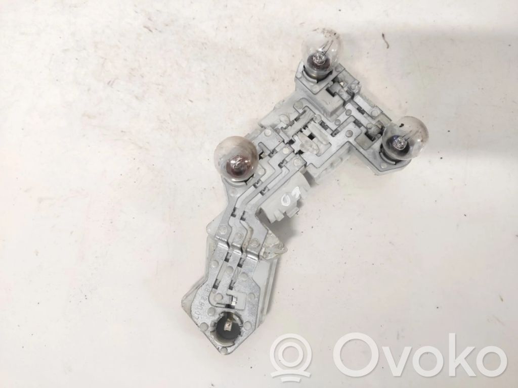 Volvo V50 Takavalon polttimon suojan pidike 