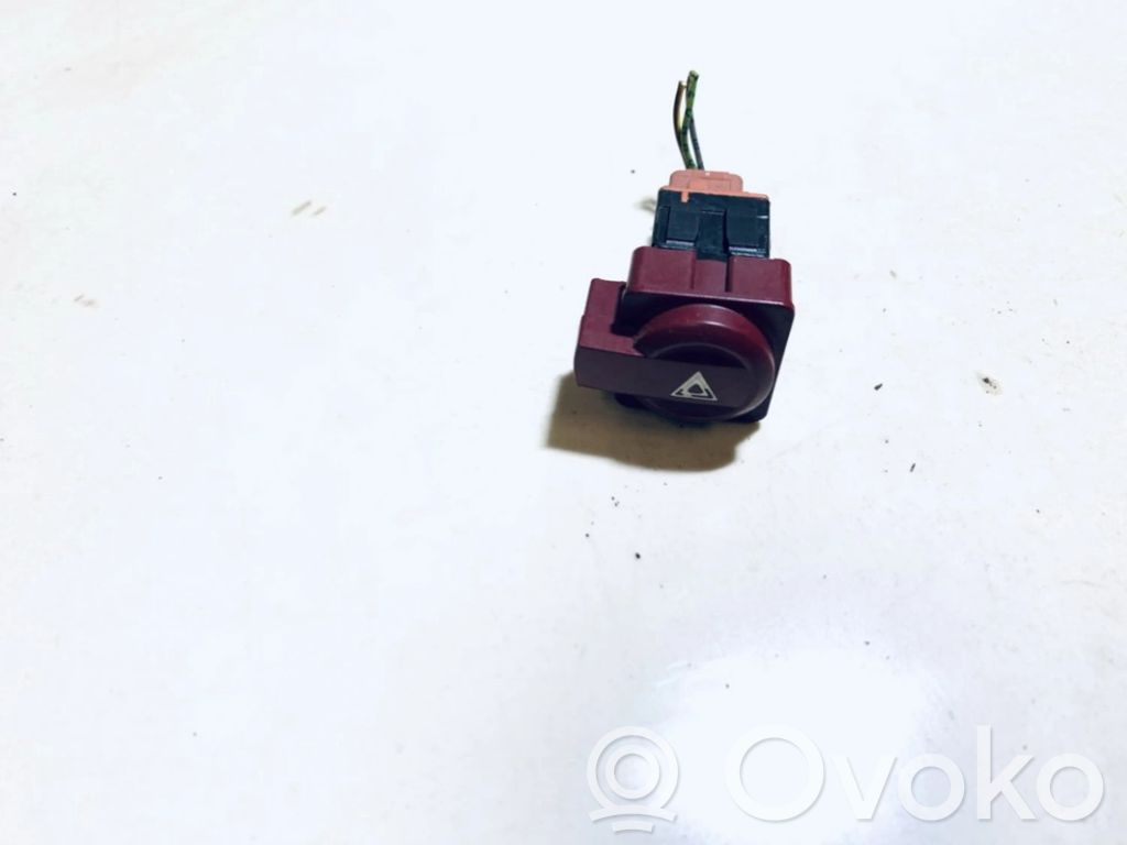Citroen C4 I Hätävilkkujen kytkin 