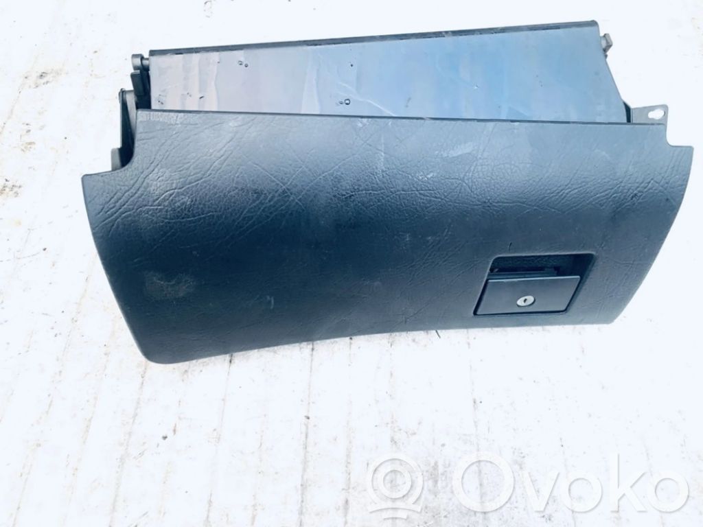 Audi A6 S6 C4 4A Handschuhfach 