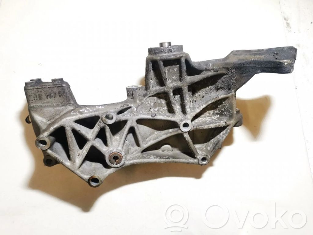 Audi A4 S4 B5 8D Engine mounting bracket 