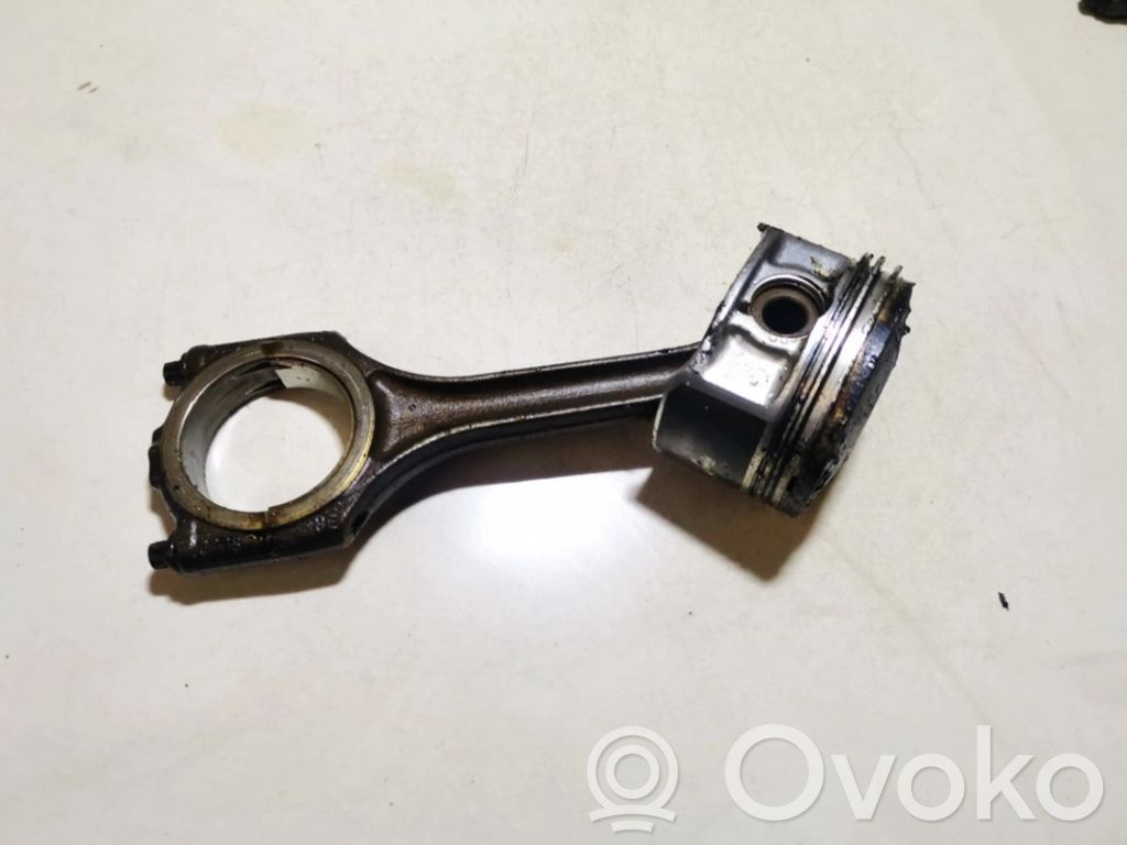 Audi A4 S4 B5 8D Piston cu bielă 