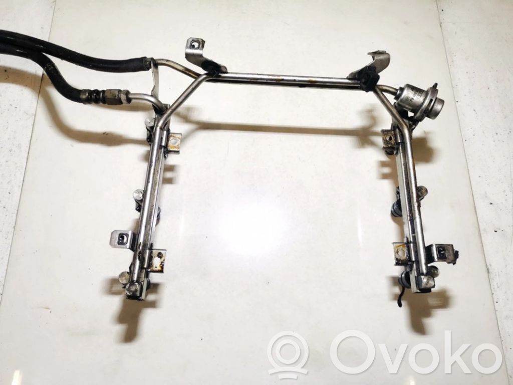 Audi A4 S4 B5 8D Rampă alimentare injectoare 
