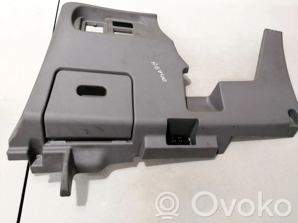 Nissan Almera Tino Altra parte interiore