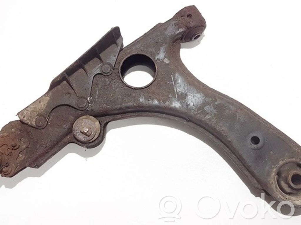 Volkswagen PASSAT B3 Braccio di controllo sospensione anteriore inferiore/braccio oscillante