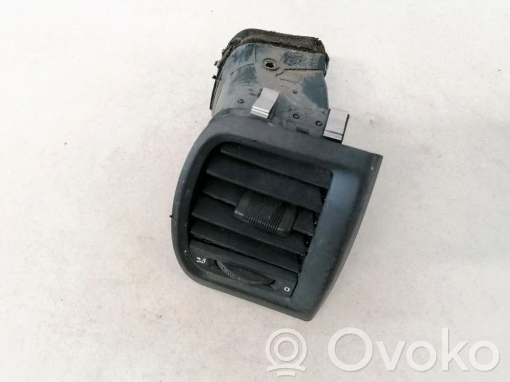 Skoda Roomster (5J) Dysze / Kratki środkowego nawiewu deski rozdzielczej 
