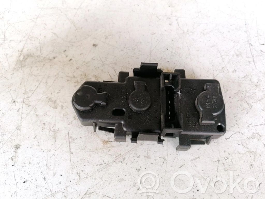 Audi A6 S6 C5 4B Portalampada fanale posteriore 