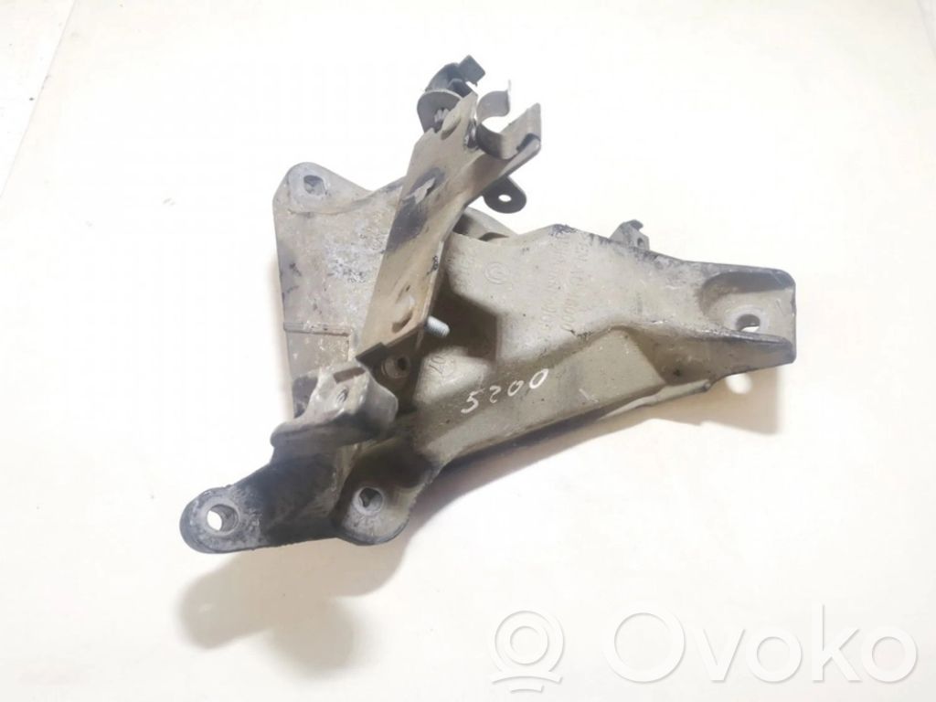 BMW 3 E90 E91 Engine mounting bracket 
