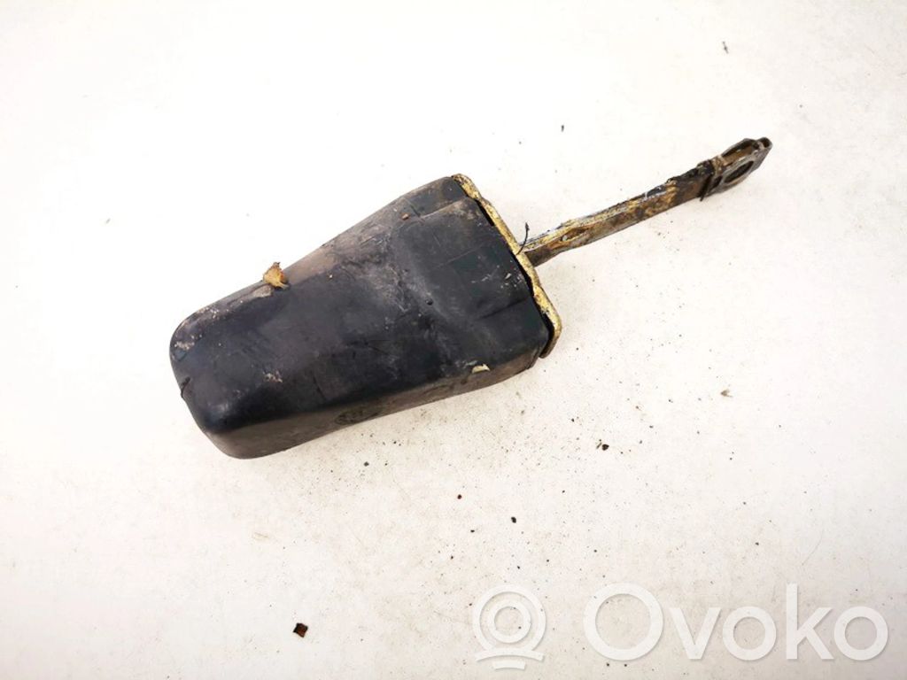 Volkswagen PASSAT B3 Etuoven pidätin 