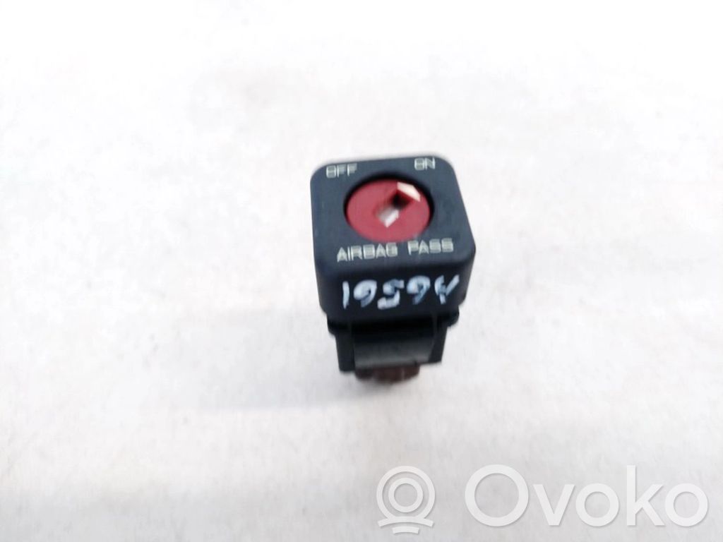Toyota Aygo AB10 Interruttore airbag passeggero on/off 
