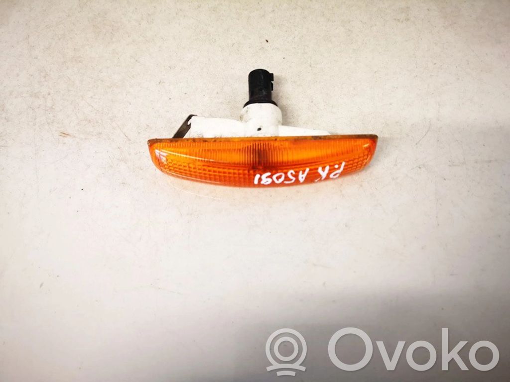 Land Rover Discovery 3 - LR3 Kierunkowskaz błotnika przedniego 
