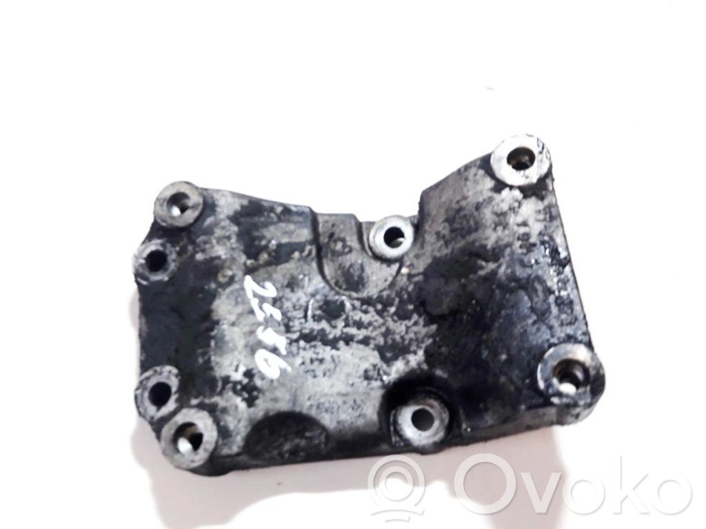 Ford Focus Engine mounting bracket 