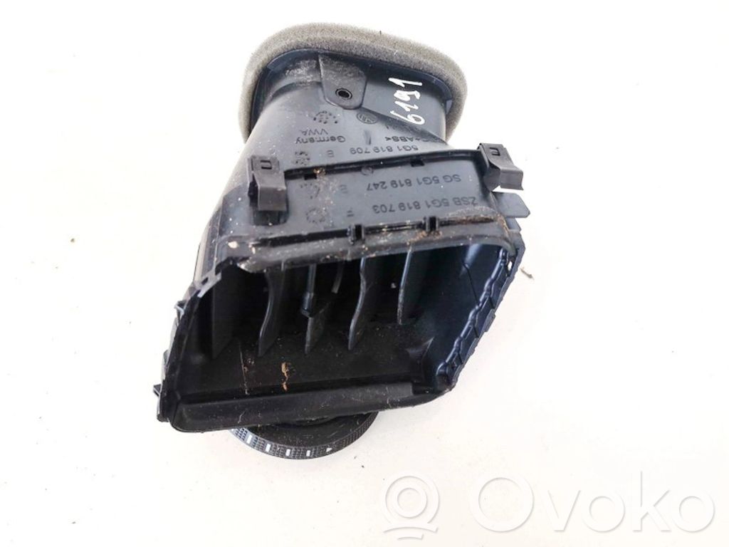 Volkswagen Golf VII Rejilla de ventilación central del panel 